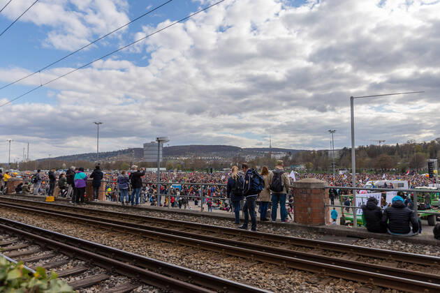 Stuttgart Querdenken 711: Demo auf Cannstatter Wasen, Stuttgart, 03.04.2021, Querdenken 711: Demo auf Cannstatter Wasen, Stuttgart, Demonstrante auf dem Wasen, 03.04.2021, Copyright: xEIBENR DROFITSCHx EP_ddh