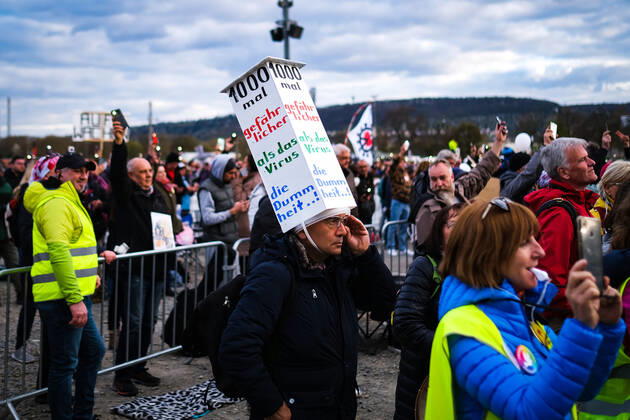 Demonstration gegen Corona Auflagen in Stuttgart 03.04.2021 Stuttgart Teilnehmer bei einer Kundgebung gegen die Corona Auflagen auf dem Cannstatter Wasen in Stuttgart. Kassel Hessen Deutschland