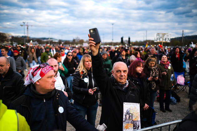 Demonstration gegen Corona Auflagen in Stuttgart 03.04.2021 Stuttgart Teilnehmer bei einer Kundgebung gegen die Corona Auflagen auf dem Cannstatter Wasen in Stuttgart. Kassel Hessen Deutschland
