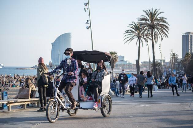 April 3, 2021, Barcelona, Catalonia, Spain: People are seen on Barceloneta beach promenade.Barceloneta Beach in Barcelona is full in the 2021 beach season. In a state of alarm due to the corona virus pandemic, in Catalonia, the use of a mask and safety distances are mandatory in all public spaces to contain the spread of COVID- 19 Barcelona Spain - ZUMAd159 20210403_zia_d159_063 Copyright: xThiagoxPrudenciox