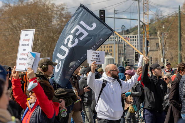 Stuttgart Querdenken 711: Demo auf Cannstatter Wasen, Stuttgart, 03.04.2021, Querdenken 711: Demo auf Cannstatter Wasen, Stuttgart, Jesus ist die eunzige hoffnung, 03.04.2021, Copyright: xEIBENR DROFITSCHx EP_ddh