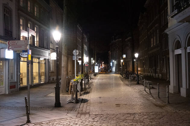 Like an abandoned city. Aachen on Easter vigil between 10 p.m. and 11 p.m. View of the deserted pedestrian zone Am Markt. In Aachen on April 3, 2021. GERMANY - AACHEN - EASTER Easter 2021 Covid Pandemic