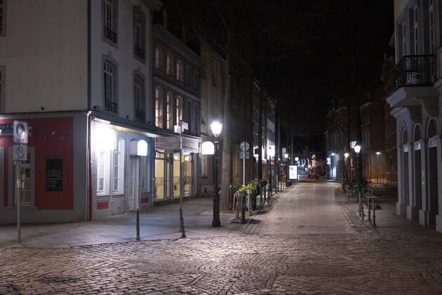 Like an abandoned city. Aachen on Easter vigil between 10 p.m. and 11 p.m. View of the deserted pedestrian zone Am Markt. In Aachen on April 3, 2021. GERMANY - AACHEN - EASTER Easter 2021 Covid Pandemic