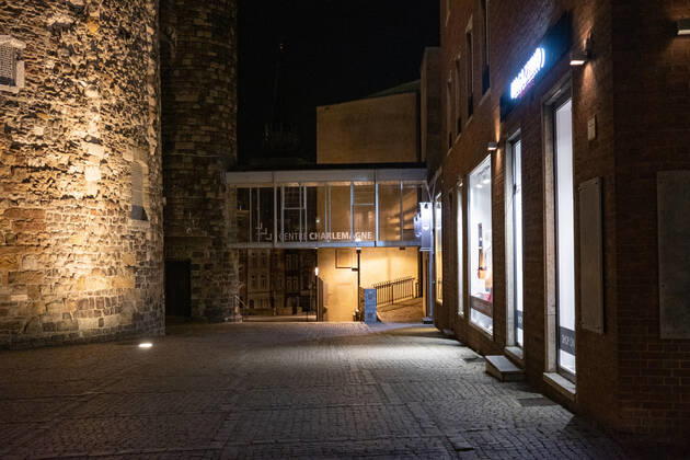 Like an abandoned city at the most central point of the city, the Katschhof. Aachen on Easter vigil between 10 p.m. and 11 p.m. In Aachen on April 3, 2021. GERMANY - AACHEN - EASTER Easter 2021 Covid Pandemic