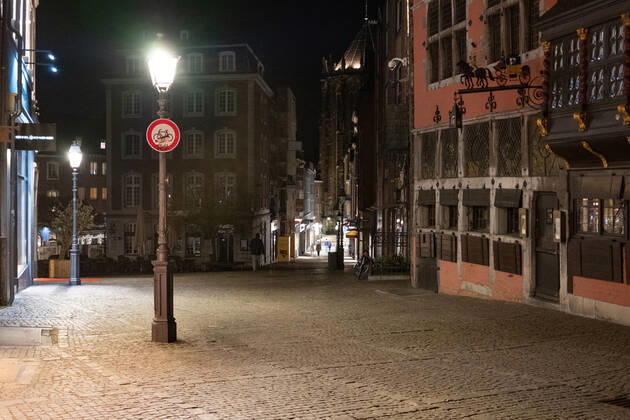 Like an abandoned city. Aachen on Easter vigil between 10 p.m. and 11 p.m. View of the deserted Kraemerstrasse. In Aachen on April 3, 2021. GERMANY - AACHEN - EASTER Easter 2021 Covid Pandemic