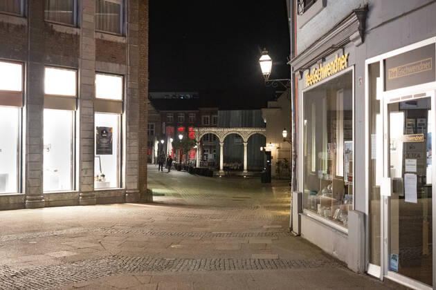 Like an abandoned city. Aachen on Easter vigil between 10 p.m. and 11 p.m. View of the deserted Kraemerstrasse. In Aachen on April 3, 2021. GERMANY - AACHEN - EASTER Easter 2021 Covid Pandemic