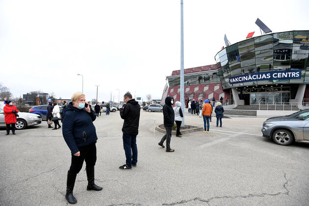 (210403) -- RIGA, April 3, 2021 -- People line up to enter a mass immunization center in Riga, Latvia, on April 3, 2021. Latvia on Saturday opened mass immunization centers in eight cities and towns in a bid to ramp up vaccinations against COVID-19, health authorities informed. (Photo by Xinhua) LATVIA-RIGA-COVID-19-MASS IMMUNIZATION CENTER-OPENING EdijsxPalens