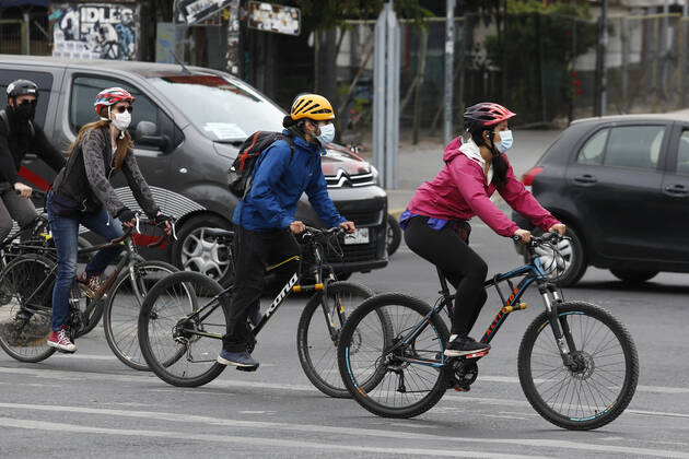 Santiago, April 4, 2021 Athletes who do not respect the quarantine are photographed after 10 a.m. The hours authorized by the Ministry of Health for sports are between 6 and 9 a.m. Marcelo Hernandez Atonchile, Santiago Chile Aton 499581 Copyright: MARCELOxHERNANDEZ ATONCHILE