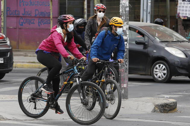 Santiago, April 4, 2021 Athletes who do not respect the quarantine are photographed after 10 a.m. The hours authorized by the Ministry of Health for sports are between 6 and 9 a.m. Marcelo Hernandez Atonchile, Santiago Chile Aton 499582 Copyright: MARCELOxHERNANDEZ ATONCHILE
