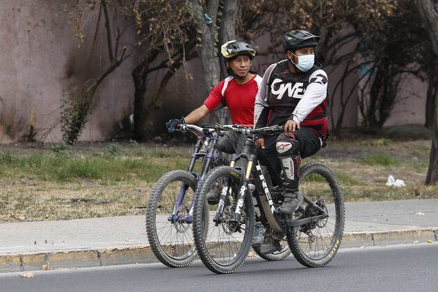 Santiago, April 4, 2021 Athletes who do not respect the quarantine are photographed after 10 a.m. The hours authorized by the Ministry of Health for sports are between 6 and 9 a.m. Marcelo Hernandez Atonchile, Santiago Chile Aton 499588 Copyright: MARCELOxHERNANDEZ ATONCHILE