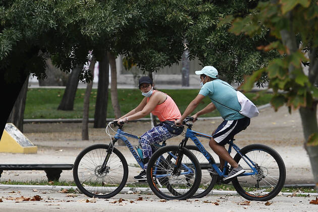 Santiago, April 4, 2021 Athletes who do not respect the quarantine are photographed after 10 a.m. The hours authorized by the Ministry of Health for sports are between 6 and 9 a.m. Marcelo Hernandez Atonchile, Santiago Chile Aton 499590 Copyright: MARCELOxHERNANDEZ ATONCHILE