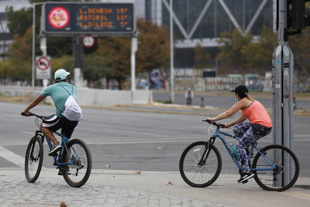 Santiago, April 4, 2021 Athletes who do not respect the quarantine are photographed after 10 a.m. The hours authorized by the Ministry of Health for sports are between 6 and 9 a.m. Marcelo Hernandez Atonchile, Santiago Chile Aton 499591 Copyright: MARCELOxHERNANDEZ ATONCHILE