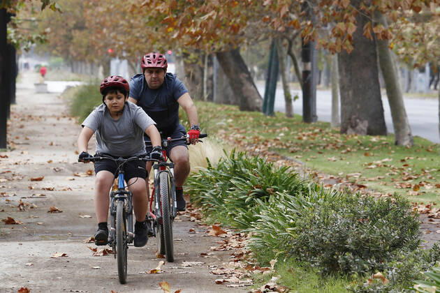 Santiago, April 4, 2021 Athletes who do not respect the quarantine are photographed after 10 a.m. The hours authorized by the Ministry of Health for sports are between 6 and 9 a.m. Marcelo Hernandez Atonchile, Santiago Chile Aton 499596 Copyright: MARCELOxHERNANDEZ ATONCHILE