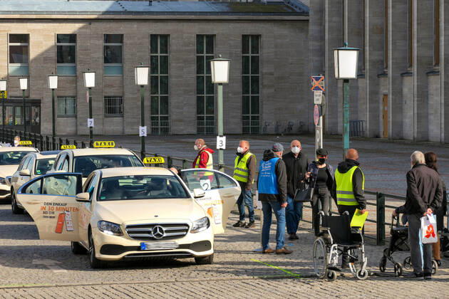 04.04.2021,Ostersonntag,Berlin,Deutschland,GER,Corona-Impfzentrum Messe Berlin (Halle 21) (BioNTech)