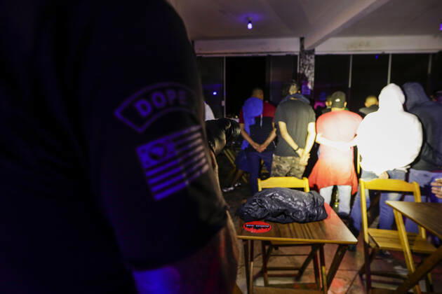 April 4, 2021, Sao Paulo, SP, Brazil: April 4, 2021, Sao Paulo, SP, Brazil: Sao Paulo s government task force did close a clandestine house party south zone of the city. A state decree prohibits non-essential services open during the Covid-19 outbreak fight. About 130 person was in local without protection mask. Sao Paulo Brazil - ZUMAc168 20210404_zap_c168_004 Copyright: xMarceloxChellox