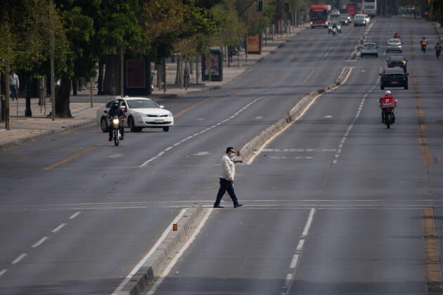 April 4, 2021, Santiago, Metropolitana, Chile: A man with a mask crosses a main street in Santiago, in the middle of the total quarantine decreed last week for the Metropolitan Region. Santiago Chile - ZUMAb332 20210404_zip_b332_019 Copyright: xMatiasxBasualdox
