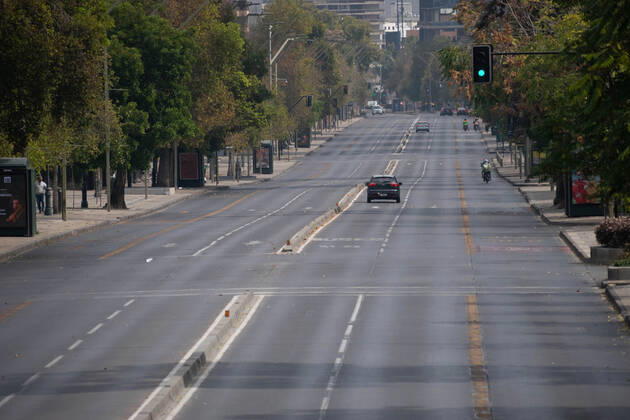 April 4, 2021, Santiago, Metropolitana, Chile: A main street in Santiago, in the middle of the total quarantine decreed last week for the Metropolitan Region. Santiago Chile - ZUMAb332 20210404_zip_b332_020 Copyright: xMatiasxBasualdox
