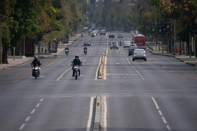 April 4, 2021, Santiago, Metropolitana, Chile: A main street in Santiago, in the middle of the total quarantine decreed last week for the Metropolitan Region. Santiago Chile - ZUMAb332 20210404_zip_b332_022 Copyright: xMatiasxBasualdox