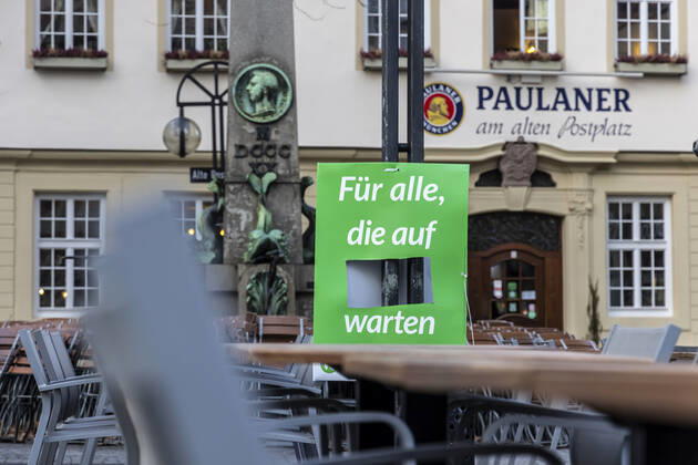 Biergarten in Stuttgart. Geschlossen wegen Corona-Pandemie. Europa, DEU, Deutschland, Baden-Württemberg, Stuttgart.