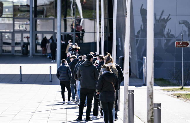 Lang koe ved Falck s lyntest, hurtigtest center i Gigantium i Aalborg OEst, tirsdag den 6. april 2021.. , Aalborg Jylland Copyright: HenningxBagger HenningxBaggerx COP109 spdk20210406-161213-L