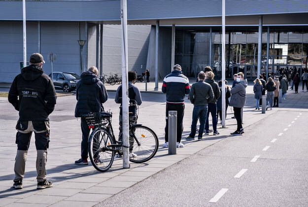 Lang koe ved Falck s lyntest, hurtigtest center i Gigantium i Aalborg OEst, tirsdag den 6. april 2021.. , Aalborg Jylland Copyright: HenningxBagger HenningxBaggerx COP109 spdk20210406-161229-L