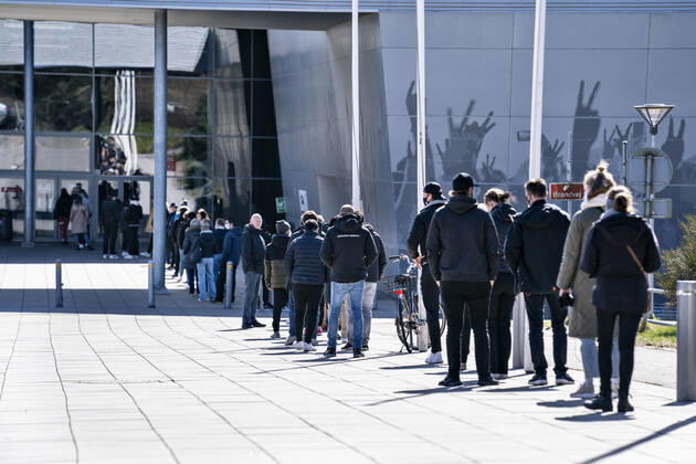 Lang koe ved Falck s lyntest, hurtigtest center i Gigantium i Aalborg OEst, tirsdag den 6. april 2021.. , Aalborg Jylland Copyright: HenningxBagger HenningxBaggerx COP109 spdk20210406-161349-L