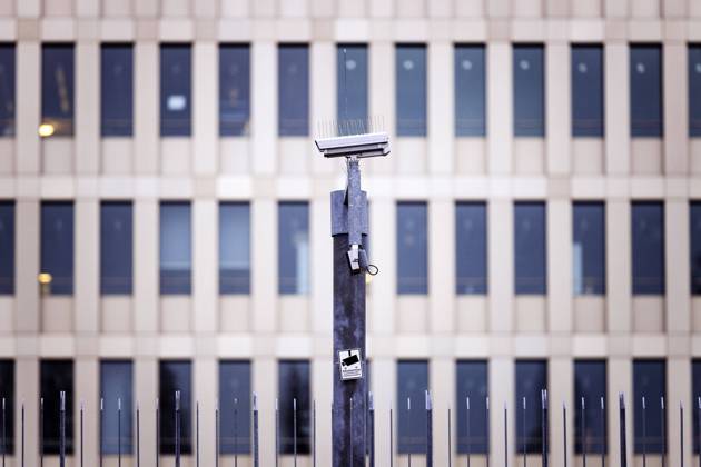 Hauptsitz des Bundesnachrichtendienst (BND) in Berlin, welcher zuvor in Pullach stationiert war. Der Bundesnachrichtendienst in Berlin ist neben dem Bundesamt für Verfassungsschutz und dem Militärischen Abschirmdienst einer der drei deutschen Nachrichtendienste des Bundes und als einziger deutscher Nachrichtendienst zuständig für die zivile und militärische Auslandsaufklärung. (Das Foto entstand mit Genehmigung des BND und unter Aufsicht des Teamleiters Öffentlichkeitsarbeit der BND Stabsstelle Kommunikation) Berlin, 01.04.2021