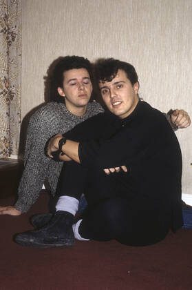 Roland Orzabal und Curt Smith von Tears for Fears bei einem Fototermin im Phonogram Records Office. London, 22.08.1984
