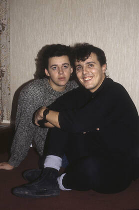 Roland Orzabal und Curt Smith von Tears for Fears bei einem Fototermin im Phonogram Records Office. London, 22.08.1984