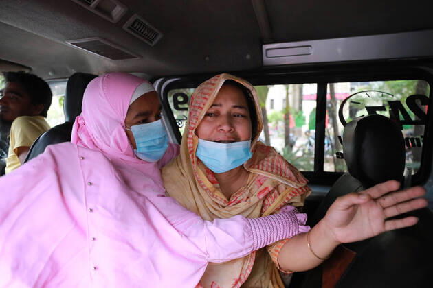 April 9, 2021, Dhaka, Dhaka, Bangladesh: April,09,2021 Relatives are crying after they lose their relative in Covid-19 in Dhaka,Bangladesh Dhaka Bangladesh - ZUMAr338 20210409_zip_r338_012 Copyright: xHarun-Or-Rashidx
