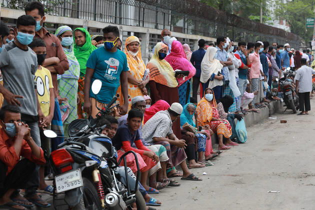 April 10, 2021, Dhaka, Dhaka, Bangladesh: April, 10, 2021 People wait in a line to buy government subsidize goods from a TCB truck in Dhaka, Dhaka Bangladesh - ZUMAr338 20210410_zip_r338_001 Copyright: xHarun-Or-Rashidx
