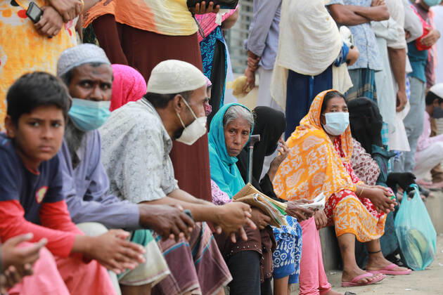 April 10, 2021, Dhaka, Dhaka, Bangladesh: April, 10, 2021 People wait in a line to buy government subsidize goods from a TCB truck in Dhaka, Dhaka Bangladesh - ZUMAr338 20210410_zip_r338_003 Copyright: xHarun-Or-Rashidx