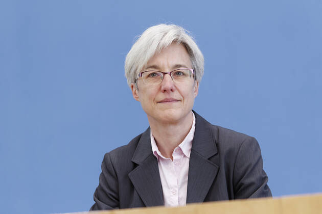 Brigitte Knopf 2021-04-15, Deutschland, Berlin - Bundespressekonferenz: Vorstellung des Gutachtens zu den aktuellen daten über die Treibhausgas-Emissionen Deutschlands nach dem Klimaschutzgesetz. Im Bild Dr. Brigitte Knopf, Stellvertretende Vorsitzende, Expertenrat für Klimafragen.
