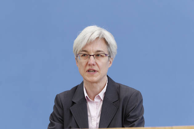 Brigitte Knopf 2021-04-15, Deutschland, Berlin - Bundespressekonferenz: Vorstellung des Gutachtens zu den aktuellen daten über die Treibhausgas-Emissionen Deutschlands nach dem Klimaschutzgesetz. Im Bild Dr. Brigitte Knopf, Stellvertretende Vorsitzende, Expertenrat für Klimafragen.