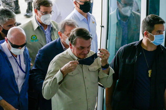 MANAUS, AM - 23.04.2021: BOLSONARO GANHA PLACA DE CIDADÃO EM MANAUS - President of the Republic, Jair Bolsonaro (without party), receives the Citizen of Amazonas plaque and participates in the inauguration of the second stage of the Amazonas Vasco Vasques Convention Center (CCAVV), this Friday morning (23). In the photo, President Bolsonaro arrives. x2056931x  SandroxPereira