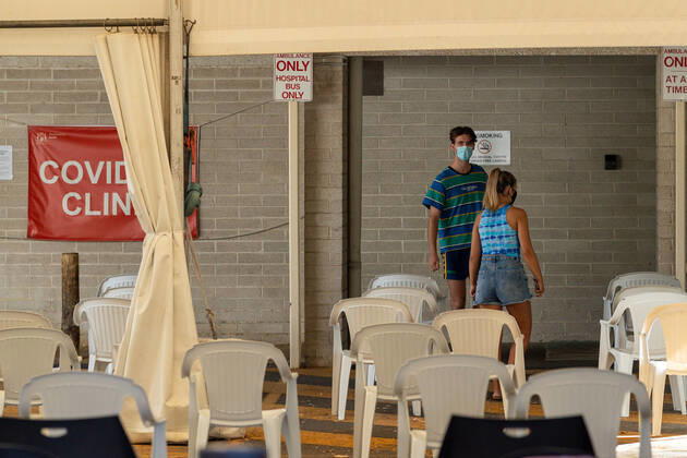 WA CORONAVIRUS COVID19, Members of the public are seen at a quiet Covid-19 testing centre at Sir Charles Gairdner Hospital in Perth, Saturday, April 24, 2021. Metropolitan Perth and the Peel region went into a three-day lockdown from midnight on Friday after a hotel quarantine outbreak led to community transmission. ( NO ARCHIVING, EDITORIAL USE ONLY, NO USE IN BOOKS WITHOUT CONSENT PERTH WA AUSTRALIA  Copyright: xRICHARDxWAINWRIGHTx 20210424001537167371