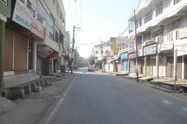April 25, 2021, Prayagraj, Uttar Pradesh, India: Prayagraj: A view of closed market during government imposed weekend lockdown in wake of spread of CORONA virus in Prayagraj on Sunday, April 25, 2021. Prayagraj India - ZUMAv115 20210425_zap_v115_010 Copyright: xPrabhatxKumarxVermax