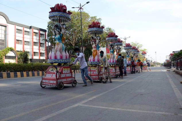 April 25, 2021, Prayagraj, Uttar Pradesh, India: Prayagraj: labours carry decorative road light for marriage purpose during government imposed weekend lockdown in wake of spread of CORONA virus in Prayagraj on Sunday, April 25, 2021. Prayagraj India - ZUMAv115 20210425_zap_v115_014 Copyright: xPrabhatxKumarxVermax
