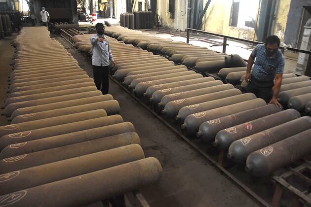 April 29, 2021, Prayagraj, Uttar Pradesh, India: Prayagraj: Workers making oxygen cylinder at Bharat Pump and Compressor limited(BPCL), public sector unit located in Naini area, amid a countrywide hike in coronavirus cases in Prayagraj on Thursday, April 29, 2021. Prayagraj India - ZUMAv115 20210429_zap_v115_007 Copyright: xPrabhatxKumarxVermax
