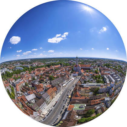 Augsburgs prachtvolle City von oben Impressionen aus der Luft von Augsburgs Prachtstraße - die Maxstrasse in der Altstadt ist eine der kunsthistorisch bedeutsamsten Straßen Süddeutschlands. Augsburg - Maxstraße, Ulrichskirchen Copyright: xmultimaps360-Schweyer Rochaux 20200612_max-no_024