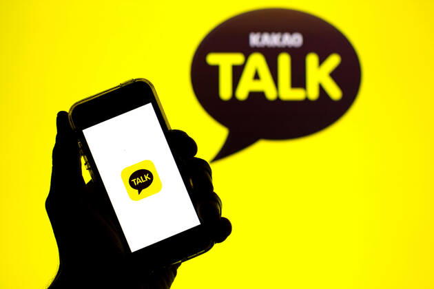 April 30, 2021, Barcelona, Catalonia, Spain: In this photo illustration, the KakaoTalk app seen displayed on a smartphone screen and a KakaoTalk logo in the background. Barcelona Spain - ZUMAd159 20210430_zia_d159_028 Copyright: xThiagoxPrudenciox
