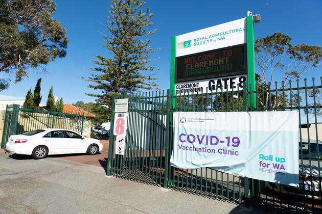 WA CORONAVIRUS COVID19, Members of the public arrive at the mass vaccination centre at Claremont Showground in Perth, Monday, May 2, 2021. From today over-50s are eligible for the Covid-19 immunisation program at two mass public vaccination clinics in Perth. ( NO ARCHIVING, EDITORIAL USE ONLY, NO USE IN BOOKS WITHOUT CONSENT PERTH WA AUSTRALIA  Copyright: xRICHARDxWAINWRIGHTx 20210503001539406881