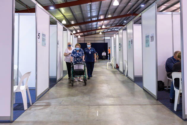 WA CORONAVIRUS COVID19, Members of the public are seen at the Claremont Showground mass vaccination centre in Perth, Monday, May 2, 2021. From today over-50s are eligible for the Covid-19 immunisation program at two mass public vaccination clinics in Perth. ( NO ARCHIVING, EDITORIAL USE ONLY, NO USE IN BOOKS WITHOUT CONSENT PERTH WA AUSTRALIA  Copyright: xRICHARDxWAINWRIGHTx 20210503001539409239
