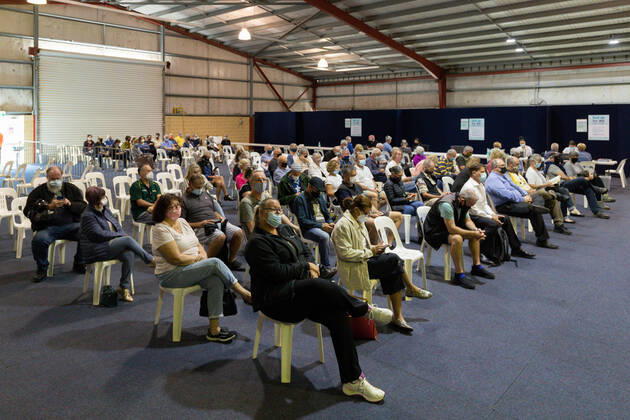 WA CORONAVIRUS COVID19, Members of the public wait to be vaccinated at the Claremont Showground mass vaccination centre in Perth, Monday, May 2, 2021. From today over-50s are eligible for the Covid-19 immunisation program at two mass public vaccination clinics in Perth. ( NO ARCHIVING, EDITORIAL USE ONLY, NO USE IN BOOKS WITHOUT CONSENT PERTH WA AUSTRALIA  Copyright: xRICHARDxWAINWRIGHTx 20210503001539410012