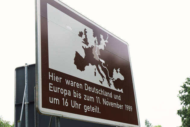 Beobachtungen an der DDR Grenze im Nordharz von Niedersachsen nach Sachsen-Anhalt. u.B.z. DDR Grenze im Eckertal zwischen Stapelburg und Bad Harzburg. Hinweis Grenzoeffnung. 32 Jahre deutsch-deutscher Mauerfall.