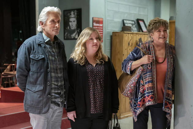 RELEASE DATE: TV Series (2018-2021) season 3 TITLE: The Kominsky Method STUDIO: CREATOR: Chuck Lorre PLOT: An aging actor, who long ago enjoyed a brush with fame, makes his living as an acting coach. STARRING: MICHAEL DOUGLAS as Sandy Kominsky, SARAH BAKER as Mindy Kominsky and KATHLEEN TURNER as Ruth. Los Angeles U.S.  - ZUMAl16_ 20210513_sso_l16_815 Copyright: xNetflixx