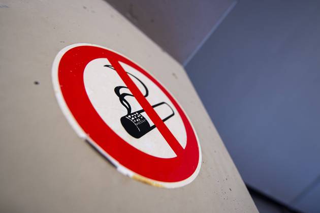 Feature Rauchen Eine Beschilderung des Rauchverbots. Foto: Kirchner-Media Wedel Nordrhein-Westfalen Deutschland Copyright: xKirchner-Media Wedelx