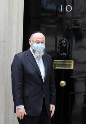 May 20, 2021, London, England, United Kingdom: Chief rabbiÃ‚ of theÃ‚ UKÃ‚ and CommonwealthÃ‚ EPHRAIM MIRVIS arrives at 10 Downing Street to meet with UK Prime Minister Boris Johnson. London United Kingdom - ZUMAs262 20210520_zip_s262_085 Copyright: xTayfunxSalcix