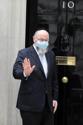 May 20, 2021, London, England, United Kingdom: Chief rabbiÃ‚ of theÃ‚ UKÃ‚ and CommonwealthÃ‚ EPHRAIM MIRVIS arrives at 10 Downing Street to meet with UK Prime Minister Boris Johnson. London United Kingdom - ZUMAs262 20210520_zip_s262_086 Copyright: xTayfunxSalcix