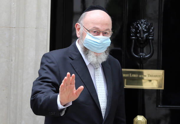 May 20, 2021, London, England, United Kingdom: Chief rabbiÃ‚ of theÃ‚ UKÃ‚ and CommonwealthÃ‚ EPHRAIM MIRVIS arrives at 10 Downing Street to meet with UK Prime Minister Boris Johnson. London United Kingdom - ZUMAs262 20210520_zip_s262_088 Copyright: xTayfunxSalcix